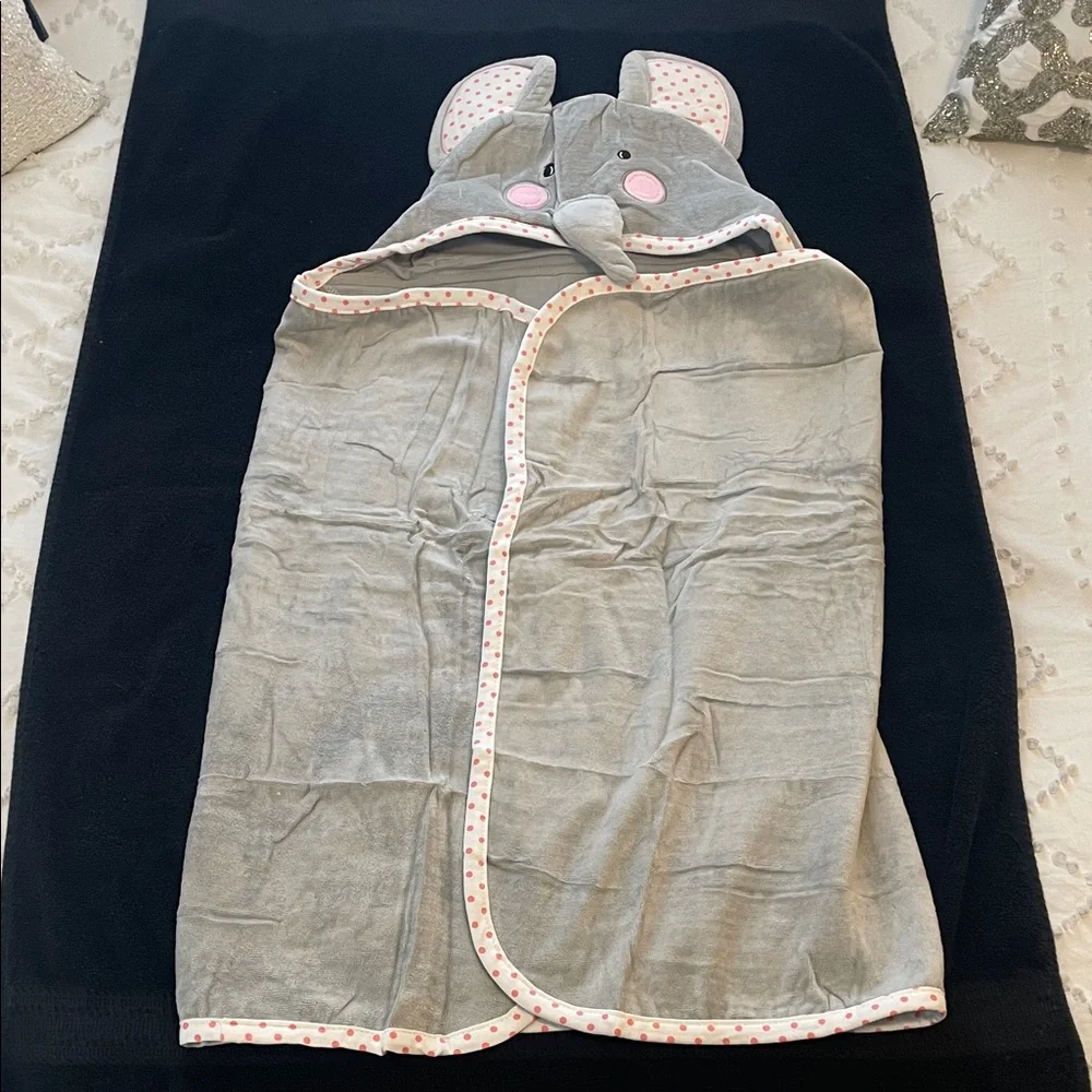 Gray Hooded elephant Kids Bath Towel with Pink Accents nwt
